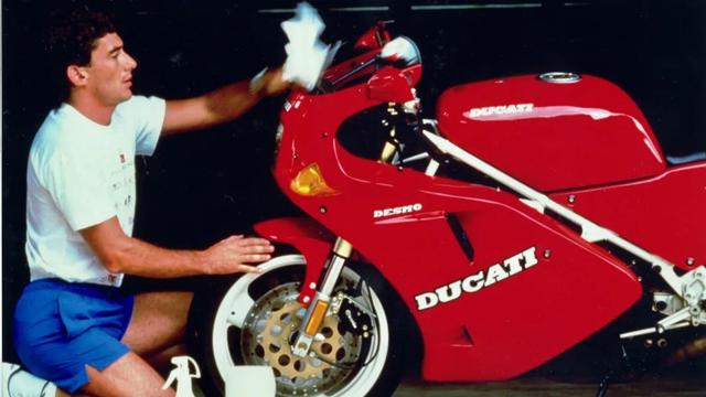 车神塞纳钟爱杜卡迪，参与设计的DUCATI 916 Senna 限量版将拍卖